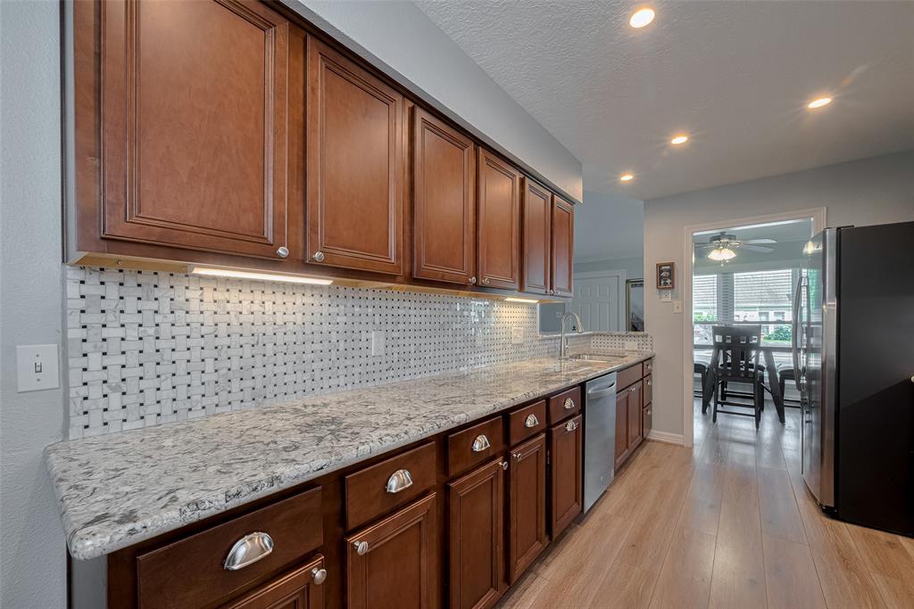 64 Hideaway Drive, Friendswood, Texas image 10