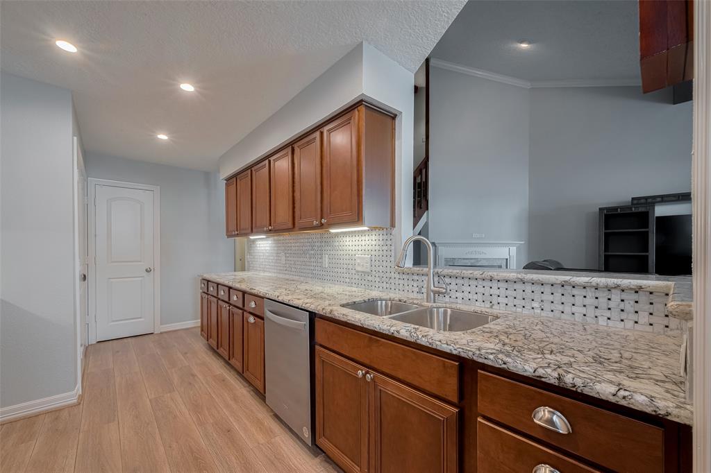 64 Hideaway Drive, Friendswood, Texas image 12