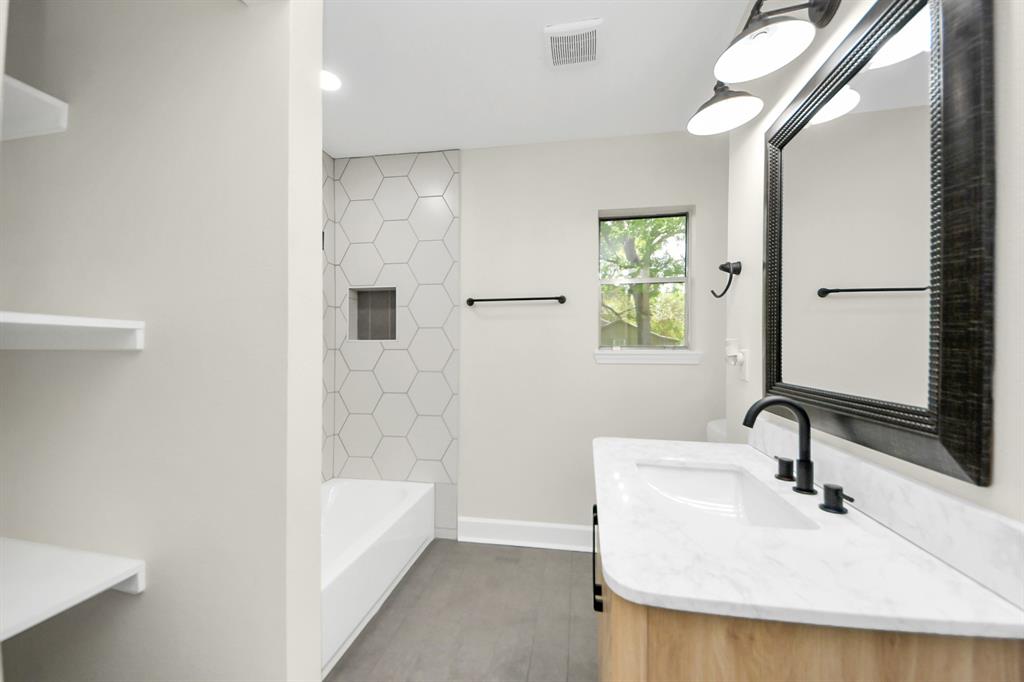 11902 23rd Street, Santa Fe, Texas image 16
