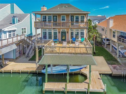 Photo of 247 Isles End Road, Tiki Island, TX 77554 (MLS # 9902005)