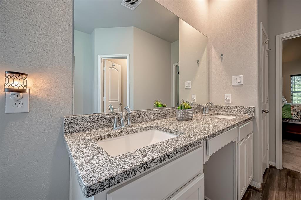 15055 Meadow Glen, Conroe, Texas image 25