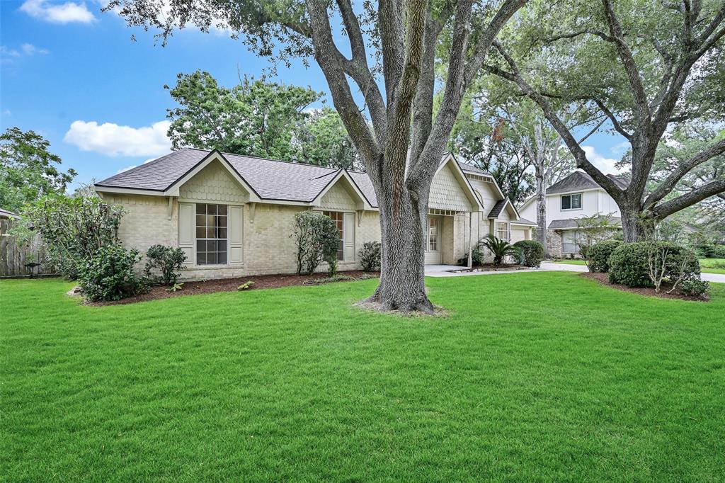812 Sandringham Drive