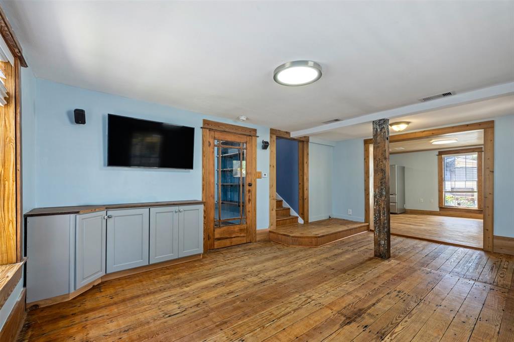 2023 Avenue O 1/2, Galveston, Texas image 9