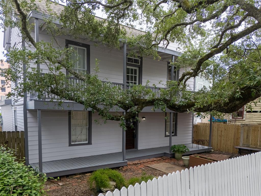2023 Avenue O 1/2, Galveston, Texas image 1