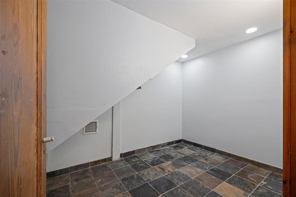 2023 Avenue O 1/2, Galveston, Texas image 17