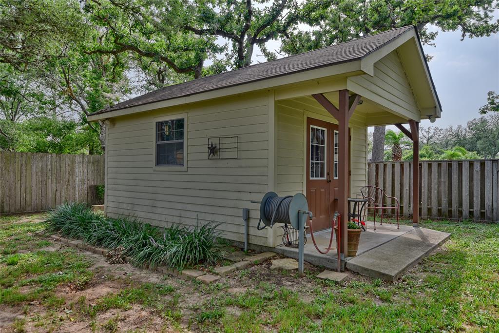 209 E Hacienda Street, Bellville, Texas image 6