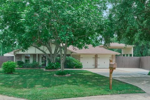 Single Family Residence in Baytown TX 1405 Bonnieville Drive.jpg