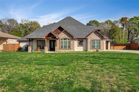 Single Family Residence in Highlands TX 122 Whites Lake Estates Drive.jpg