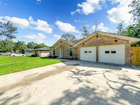 A home in League City