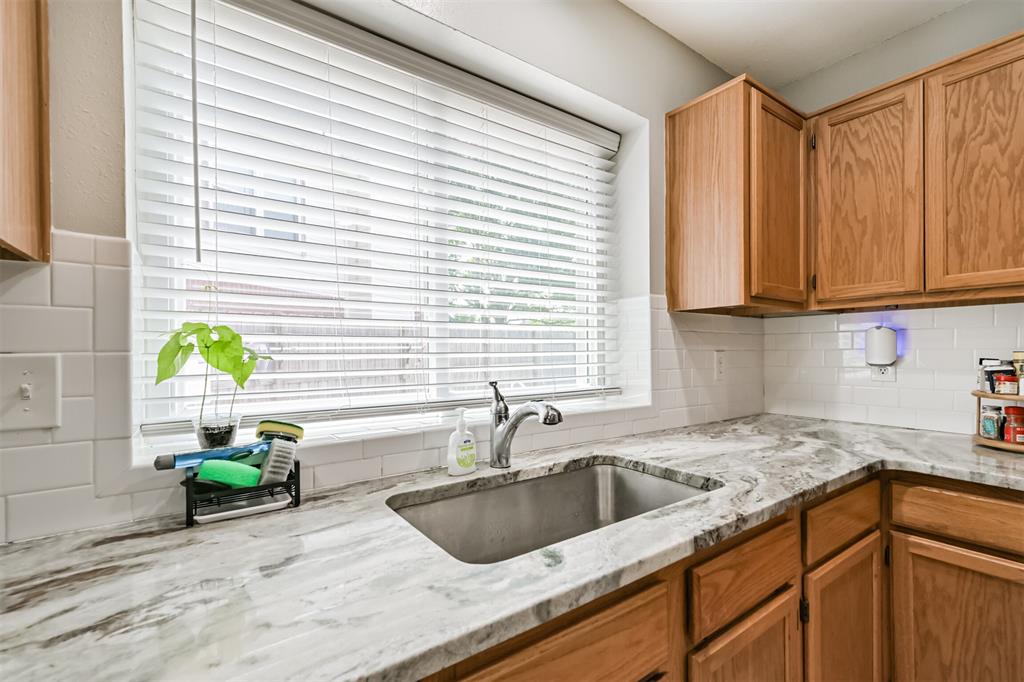 5408 Spring Branch Drive, Pearland, Texas image 12