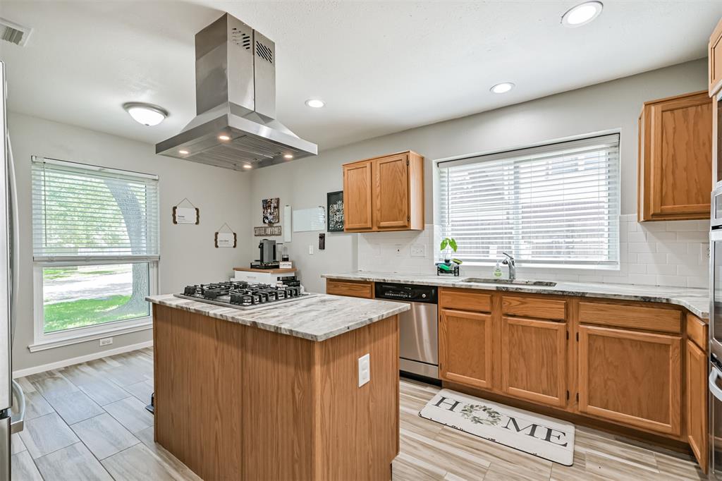 5408 Spring Branch Drive, Pearland, Texas image 9