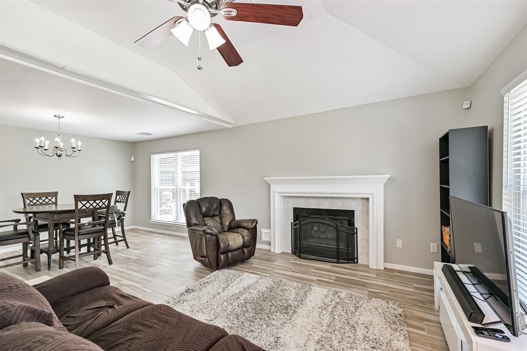 5408 Spring Branch Drive, Pearland, Texas image 7