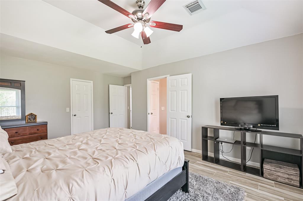 5408 Spring Branch Drive, Pearland, Texas image 16