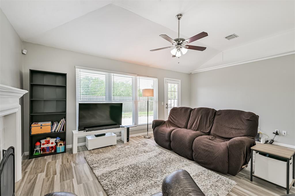 5408 Spring Branch Drive, Pearland, Texas image 6