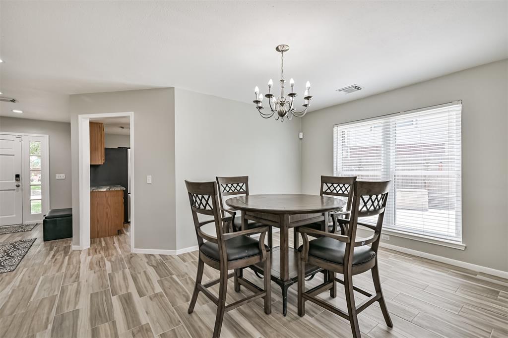 5408 Spring Branch Drive, Pearland, Texas image 8