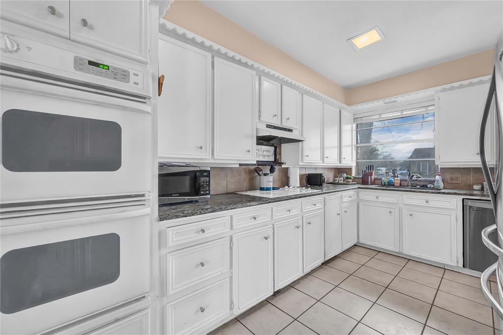 4004 Briarglen Drive, Dickinson, Texas image 13