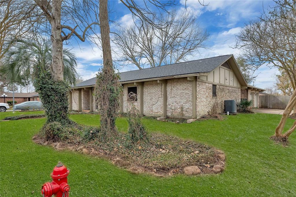 4004 Briarglen Drive, Dickinson, Texas image 3