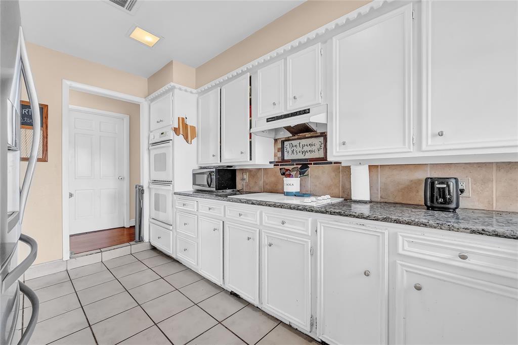 4004 Briarglen Drive, Dickinson, Texas image 12