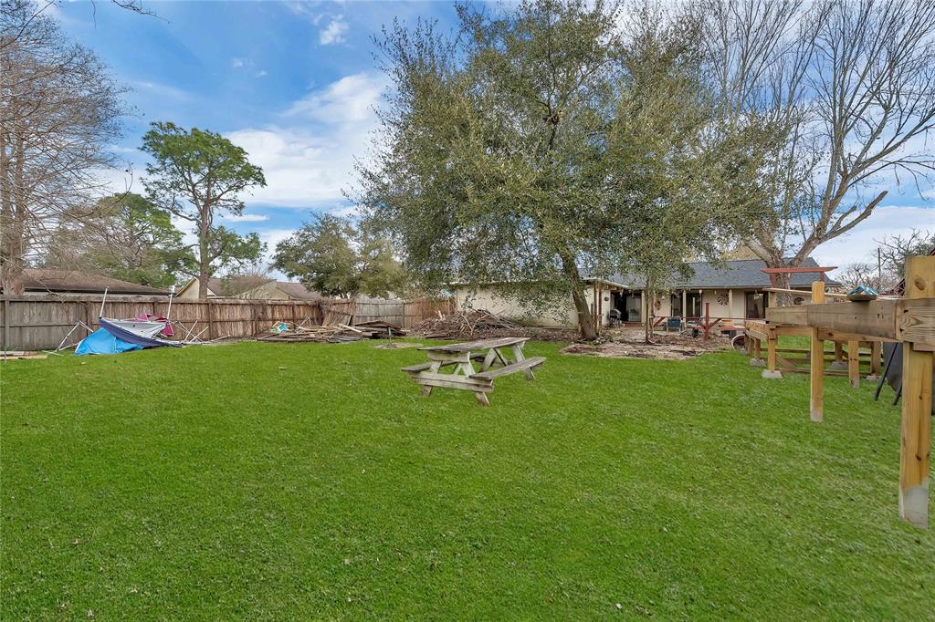 4004 Briarglen Drive, Dickinson, Texas image 27