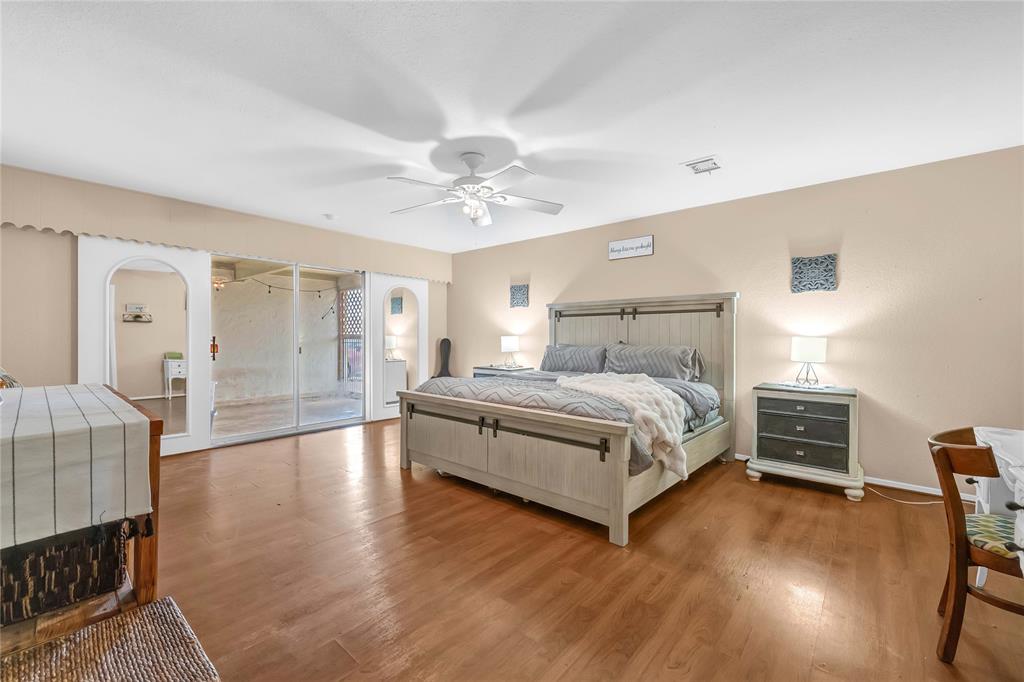 4004 Briarglen Drive, Dickinson, Texas image 17