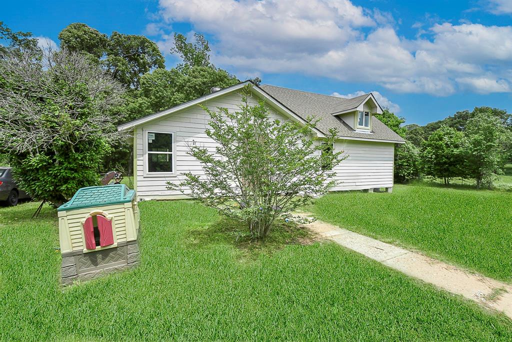 1023 Liberty Avenue, Livingston, Texas image 4