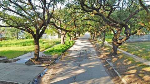 Photo of 4401 Walker Street, Houston, TX 77023 (MLS # 35910130)