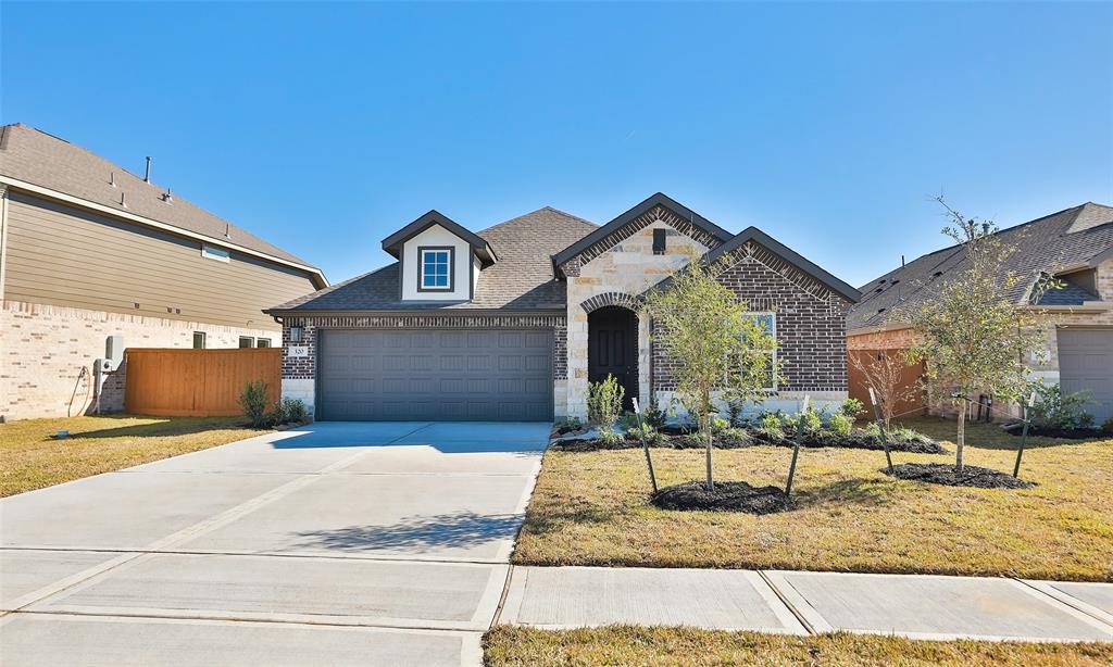 320 Ice Shore Trail, Dayton, Texas image 1