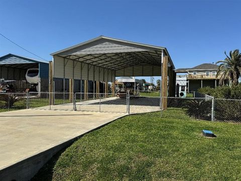 Photo of 927 S East Road, Crystal Beach, TX 77650 (MLS # 40651233)