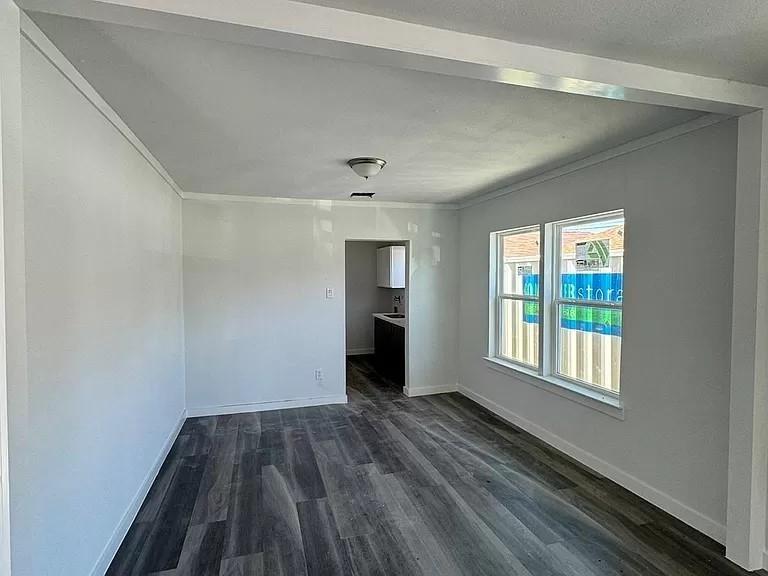 3903 Broyles