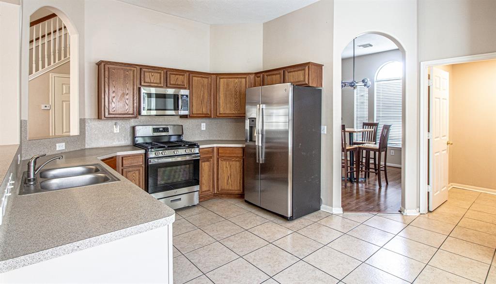 1611 Trail Oaks Court, Houston, New York image 7