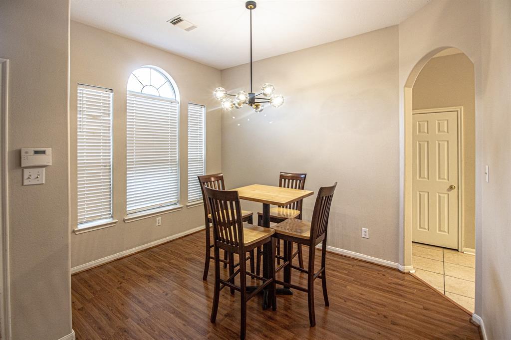 1611 Trail Oaks Court, Houston, New York image 6