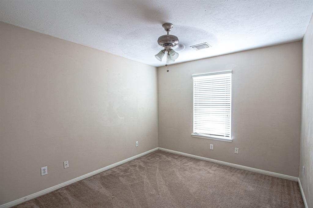1611 Trail Oaks Court, Houston, New York image 14