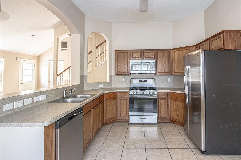 1611 Trail Oaks Court, Houston, New York image 9
