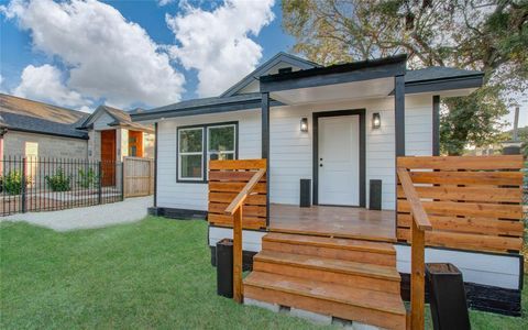 Photo of 3222 Berry Street, Houston, TX 77004 (MLS # 59163260)