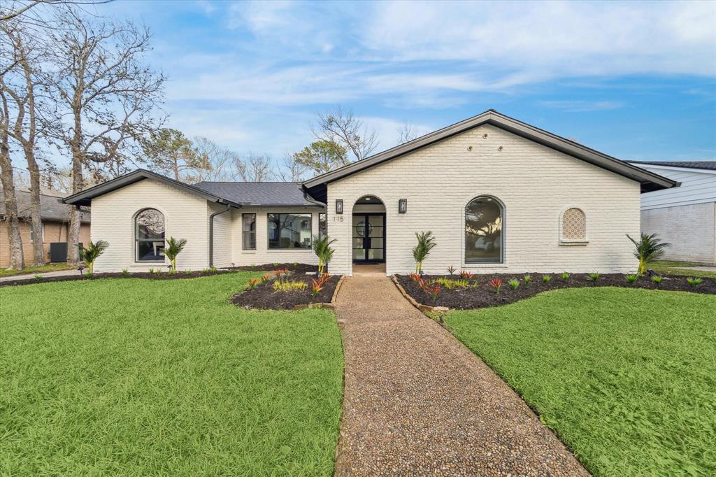 115 Blue Willow Drive, Houston, Texas image 2