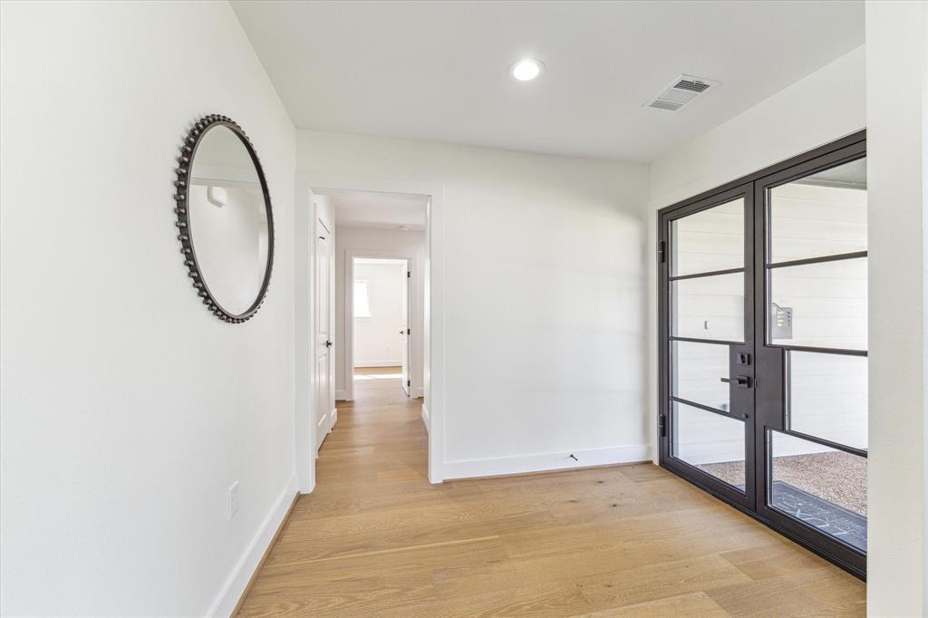 115 Blue Willow Drive, Houston, Texas image 4