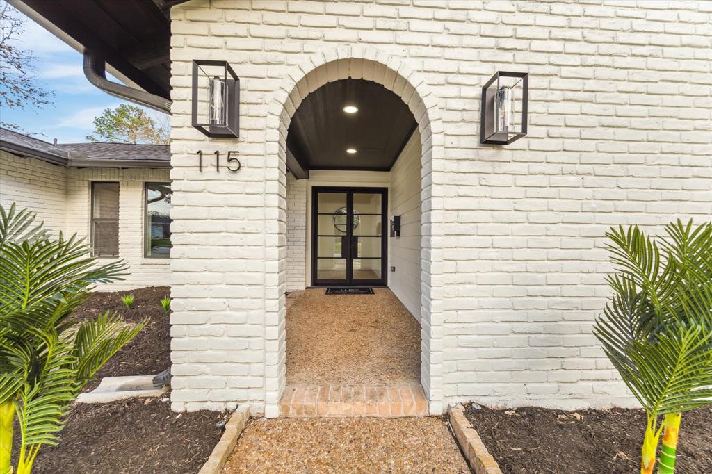 115 Blue Willow Drive, Houston, Texas image 1