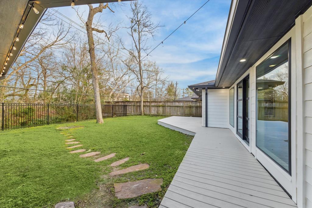 115 Blue Willow Drive, Houston, Texas image 31