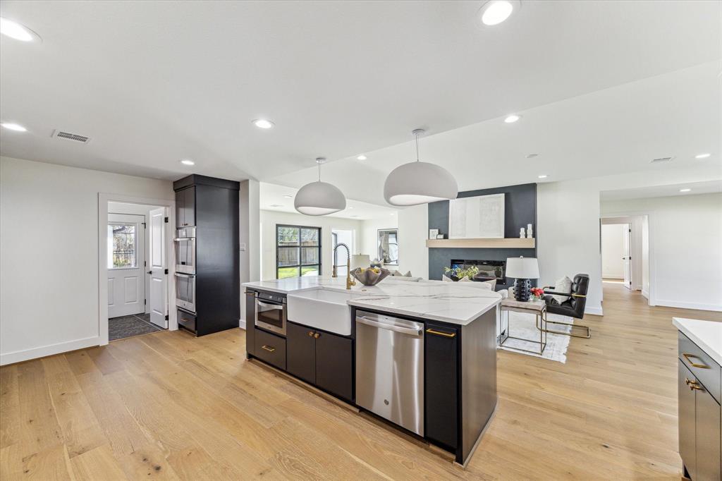 115 Blue Willow Drive, Houston, Texas image 13