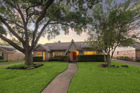Single Family Residence in Houston TX 10038 Locke Lane.jpg