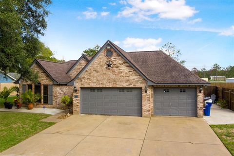 A home in Angleton