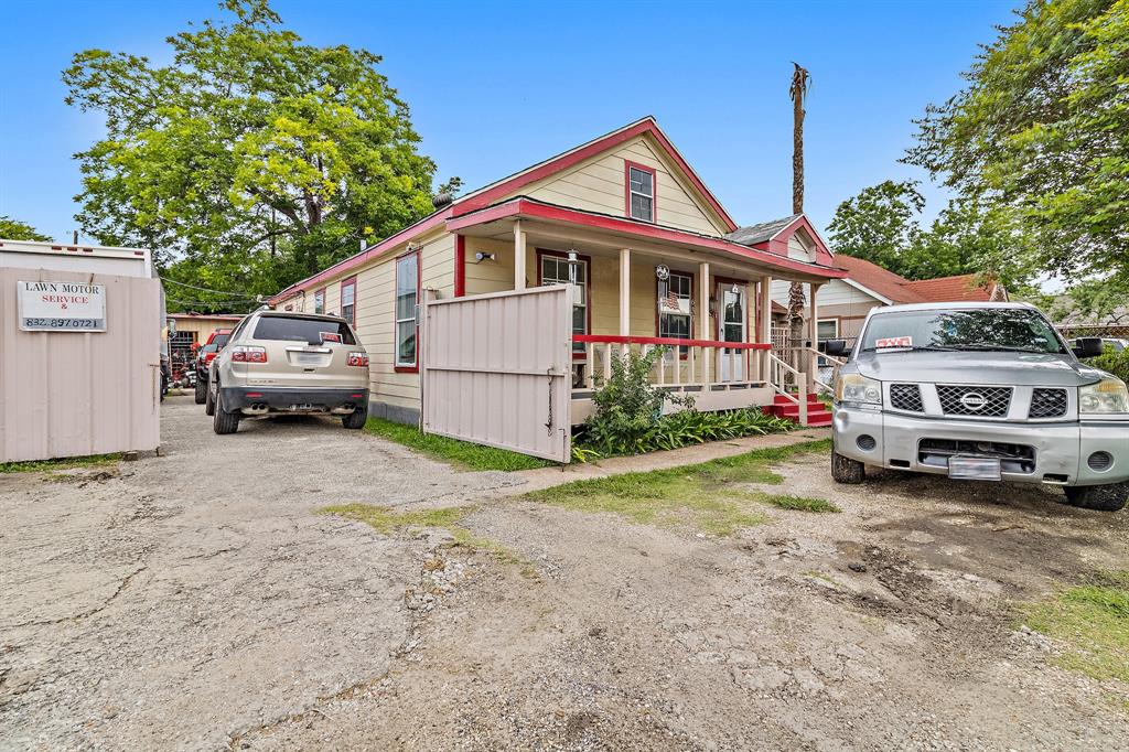 Photo 2 of 18 of 630 Kress Street house