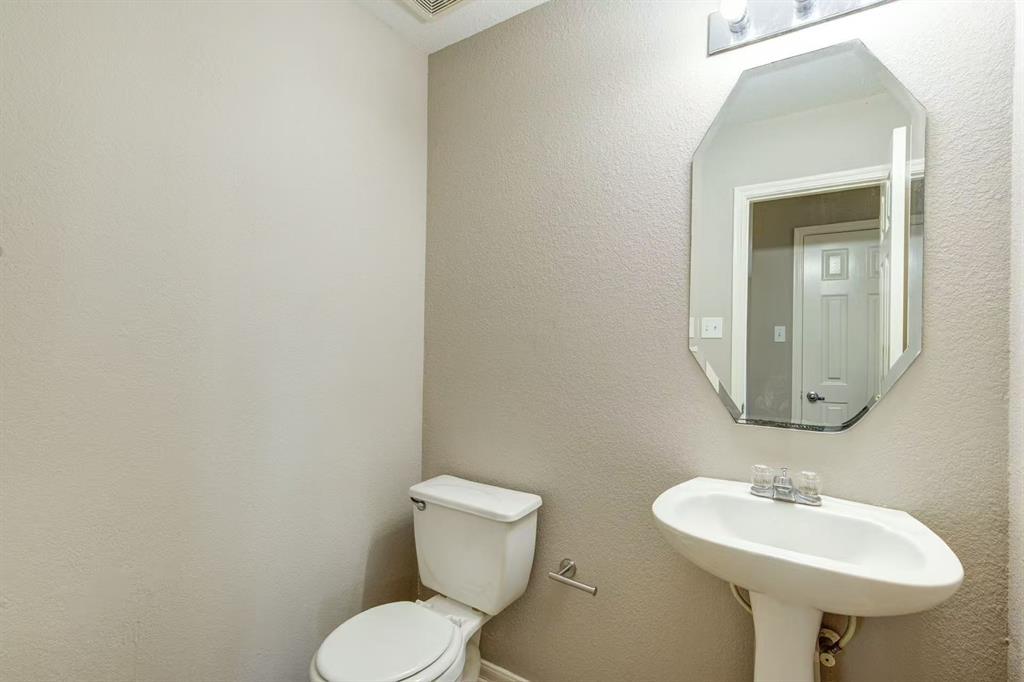 8126 Sanders Forest Court, Humble, Texas image 13