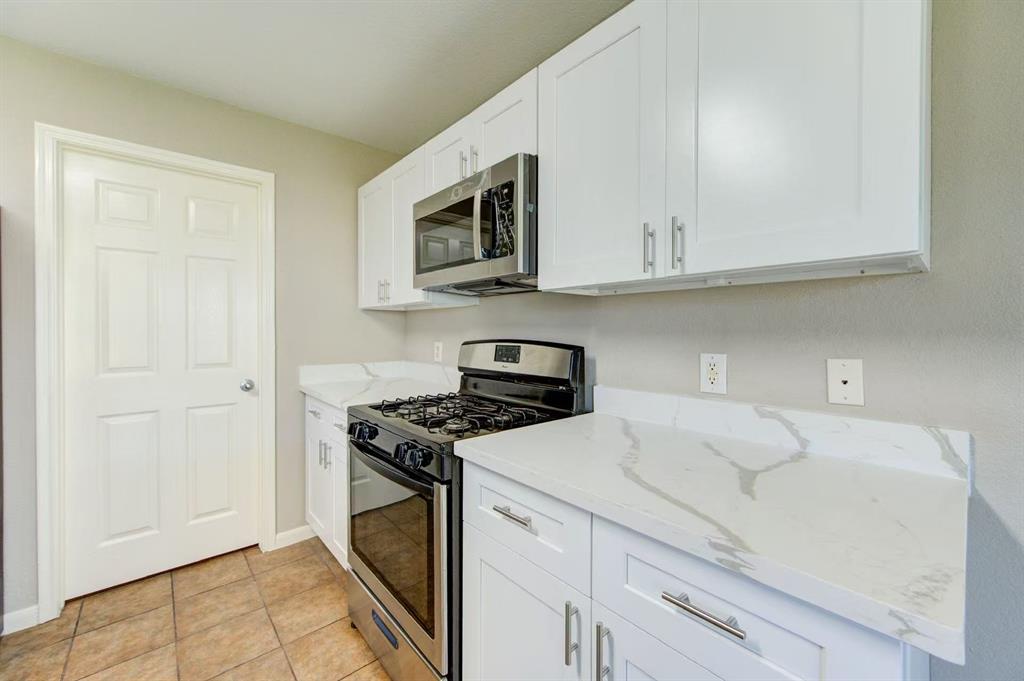 8126 Sanders Forest Court, Humble, Texas image 20
