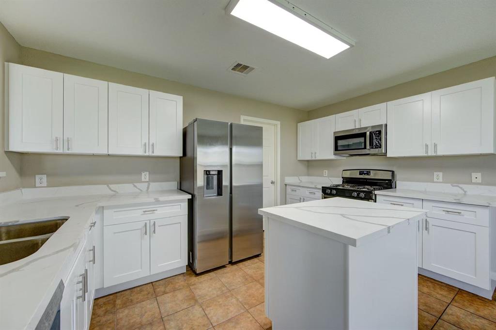 8126 Sanders Forest Court, Humble, Texas image 16