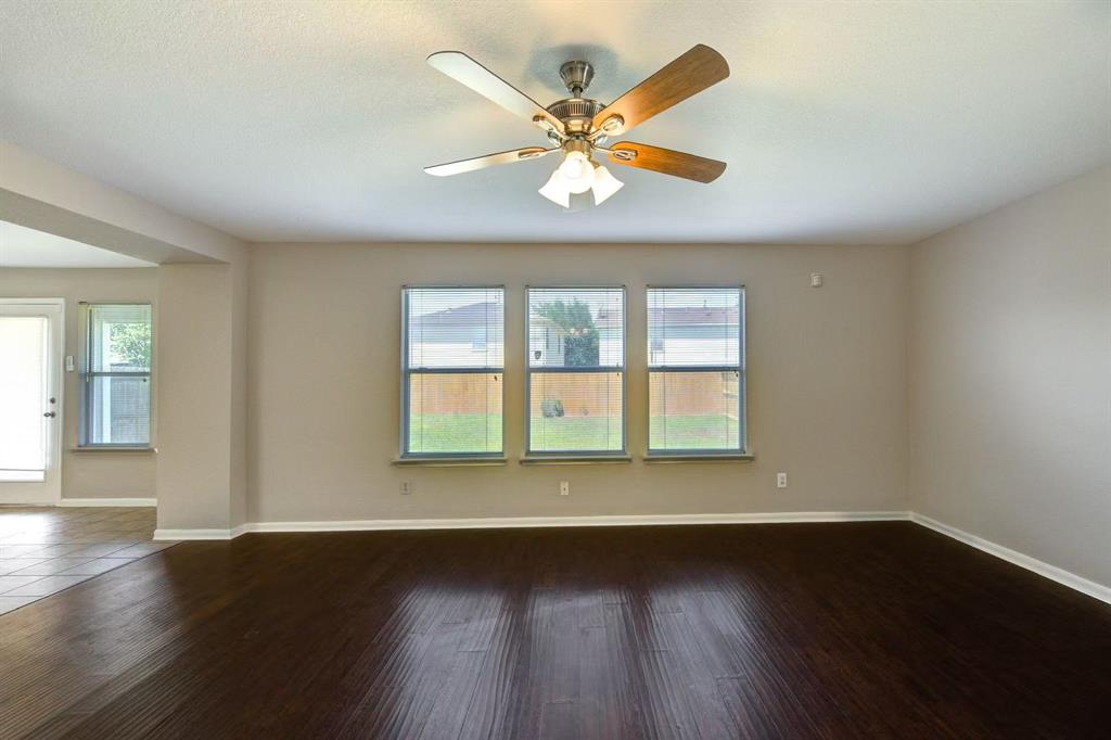 8126 Sanders Forest Court, Humble, Texas image 25