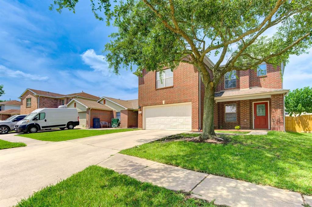 8126 Sanders Forest Court, Humble, Texas image 4
