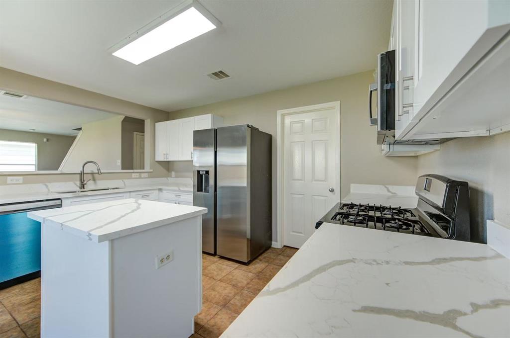 8126 Sanders Forest Court, Humble, Texas image 18
