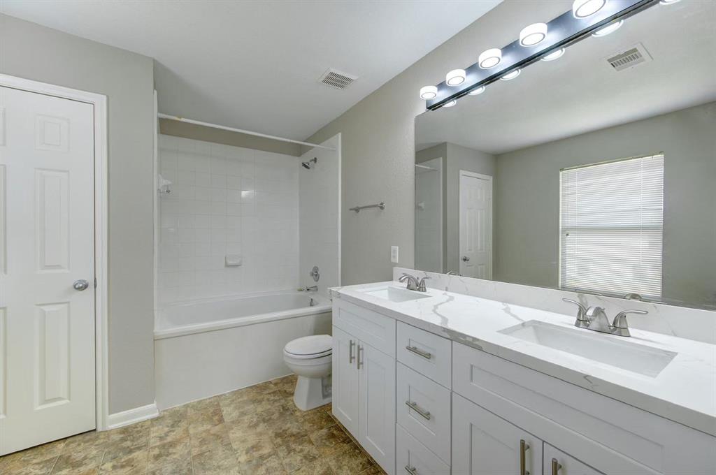 8126 Sanders Forest Court, Humble, Texas image 30