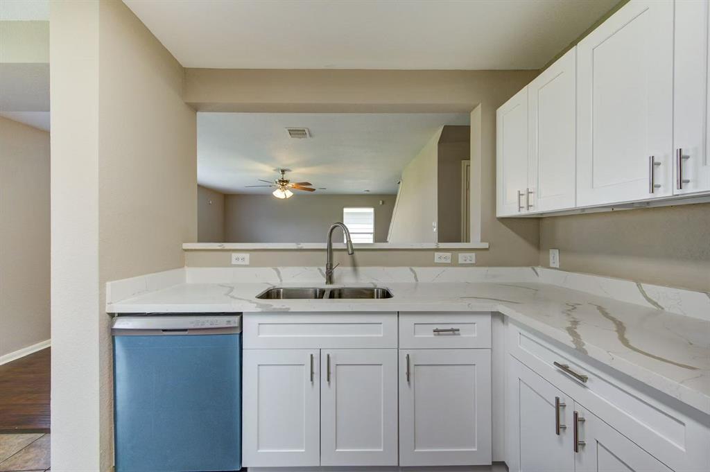 8126 Sanders Forest Court, Humble, Texas image 15